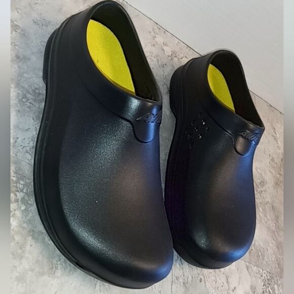 Avia Flame Slip Resistant Clogs for Women, Slip On Work Shoes Size 8 - Picture 2 of 13